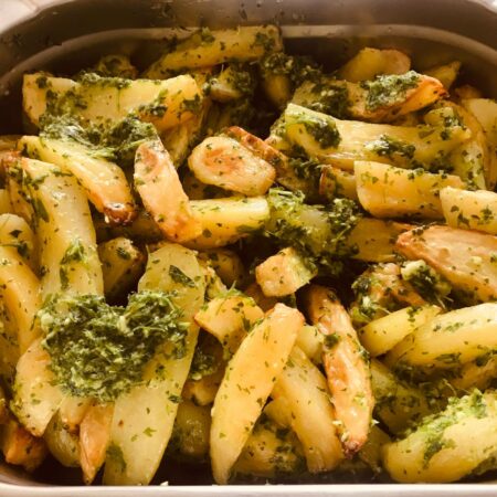 CARTOFI CU SOS PESTO  LA CUPTOR