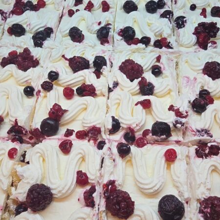 PRAJITURA TIRAMISU CU FRUCTE